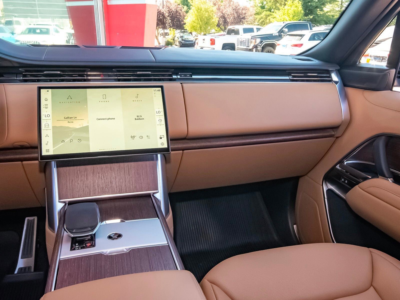 New 2025 Land Rover Range Rover SE image 24