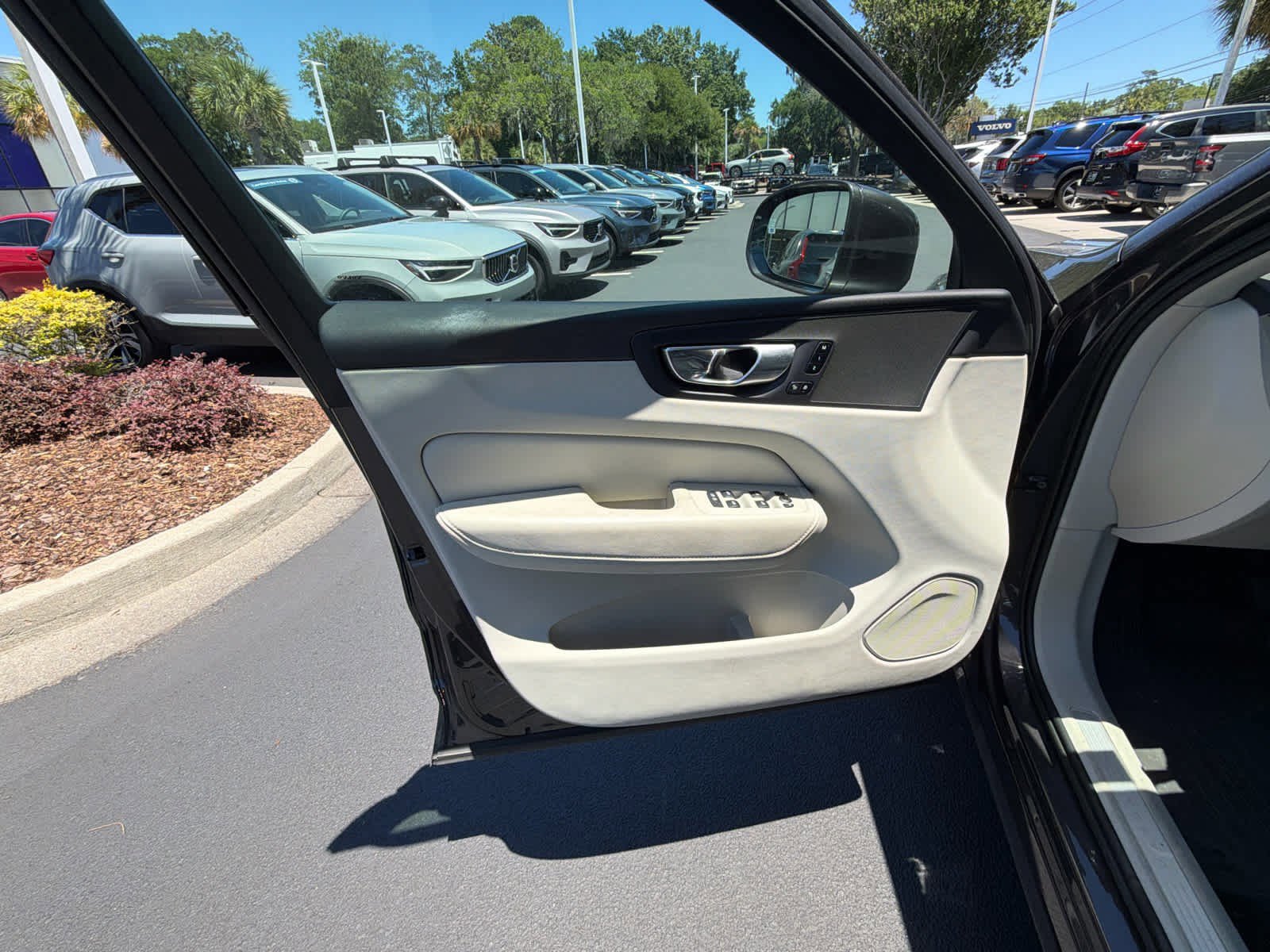 Used 2023 Volvo XC60 B5 Plus w/ Protection Package Premier FWD image 27