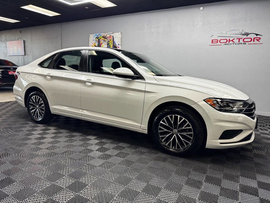 Used 2019 Volkswagen Jetta SE image 2