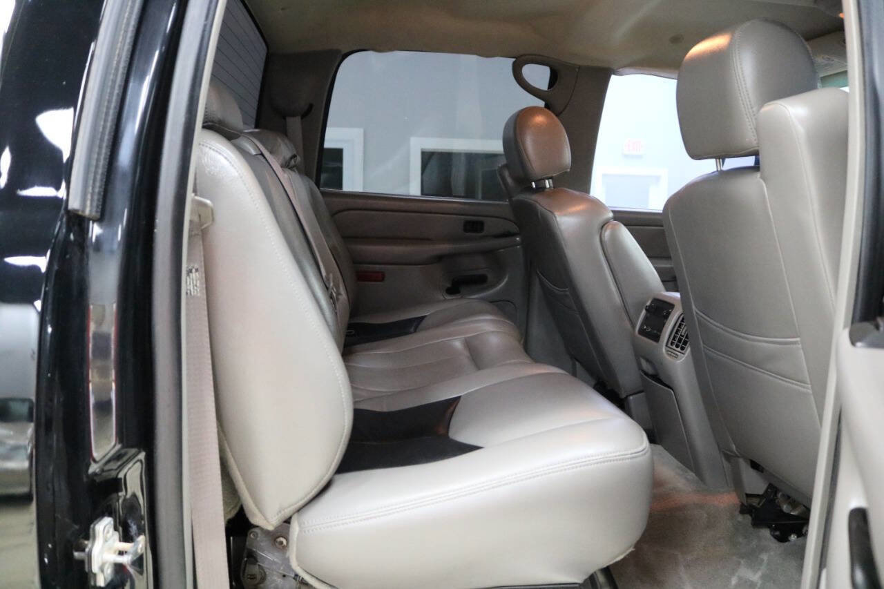 Used 2006 GMC Sierra 2500 SLT w/ Heavy-Duty Power Package image 50