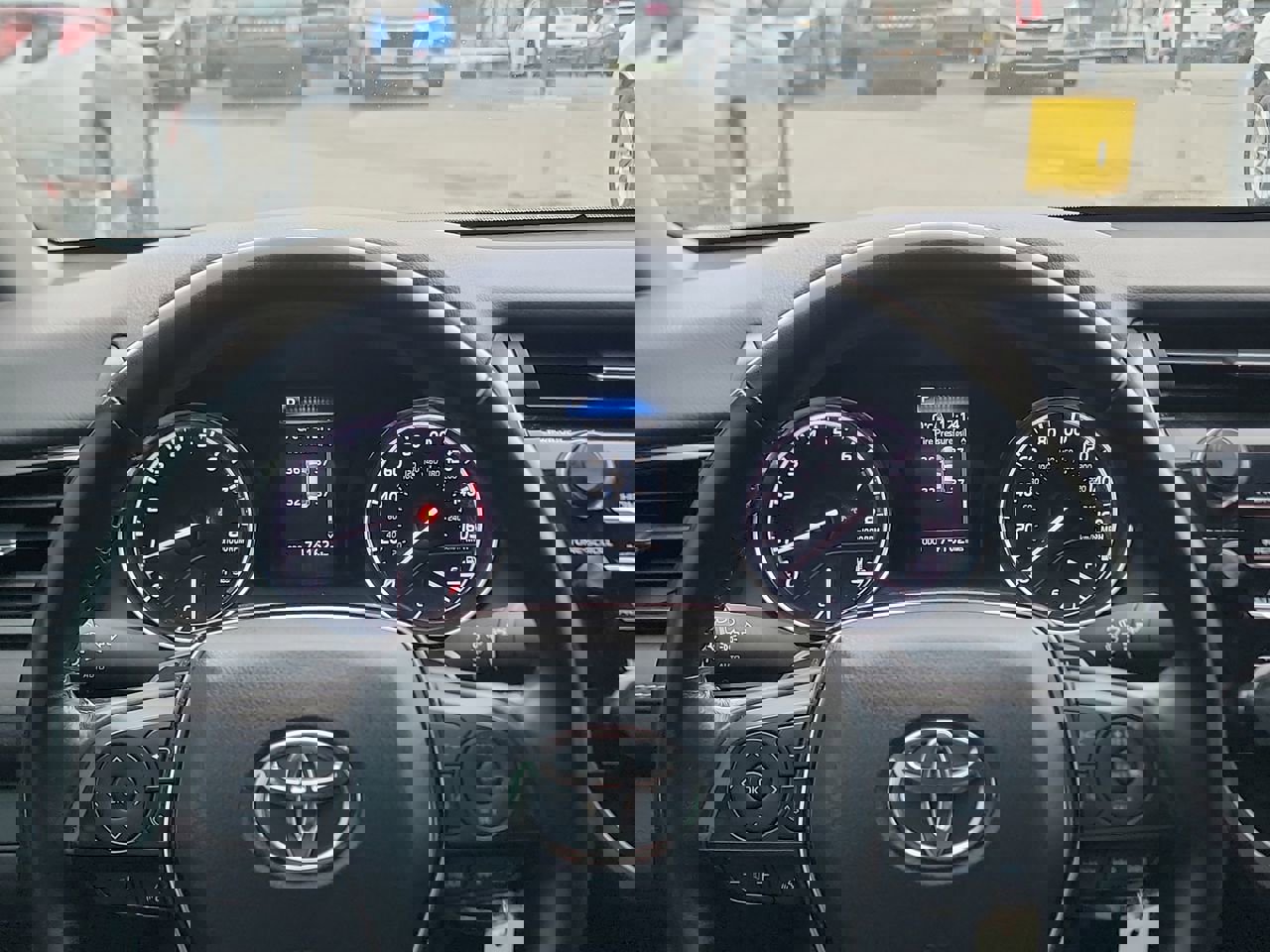 Used 2020 Toyota Camry SE image 15