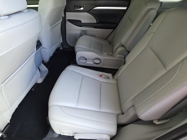 Used 2015 Toyota Highlander XLE FWD image 10