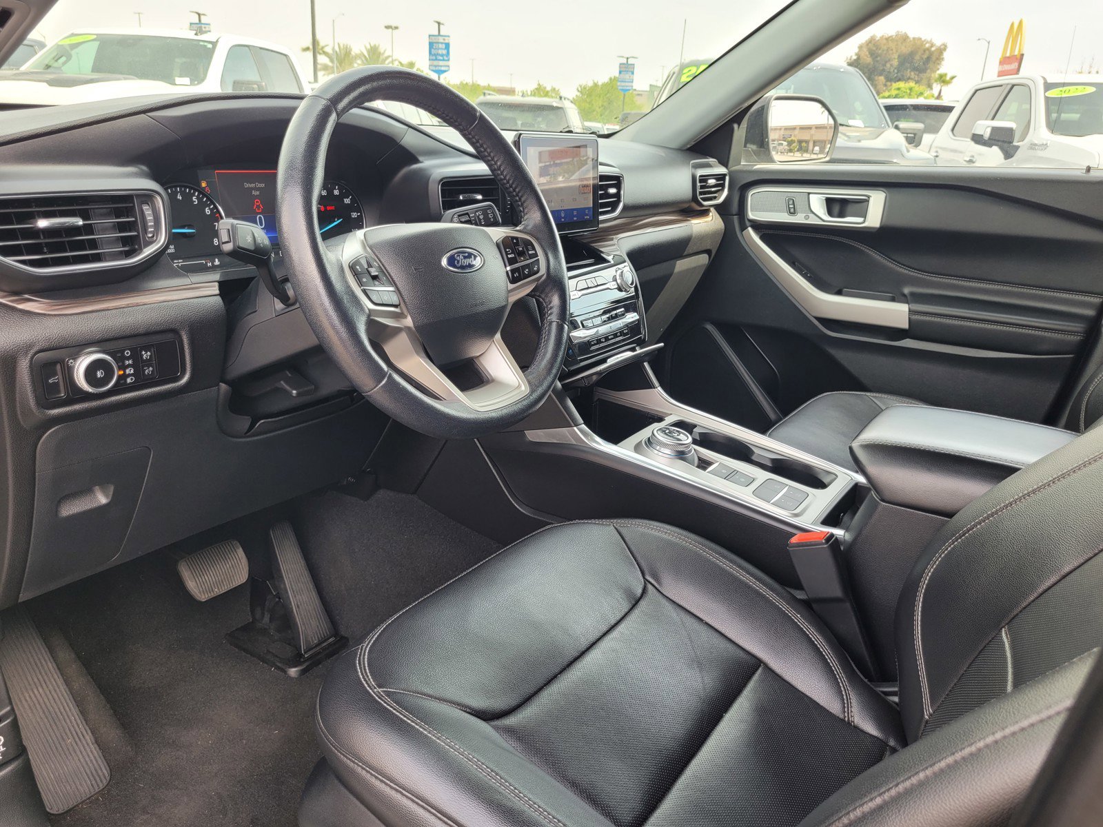 Used 2023 Ford Explorer Limited image 9