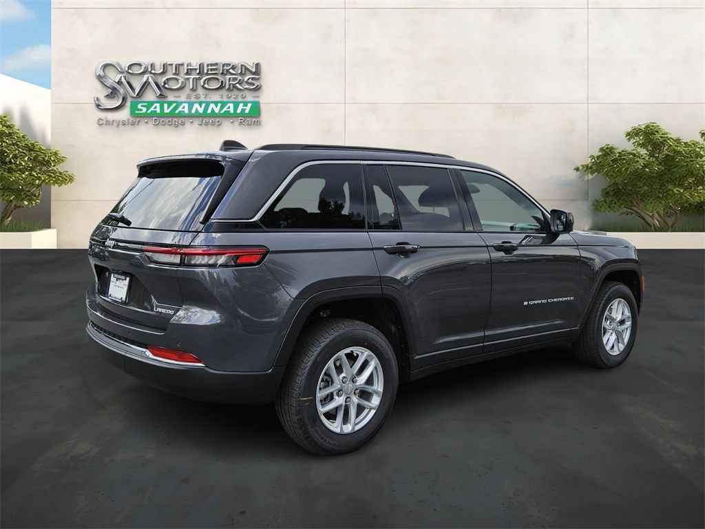 New 2025 Jeep Grand Cherokee Laredo X w/ Luxury Tech Group I RWD image 5