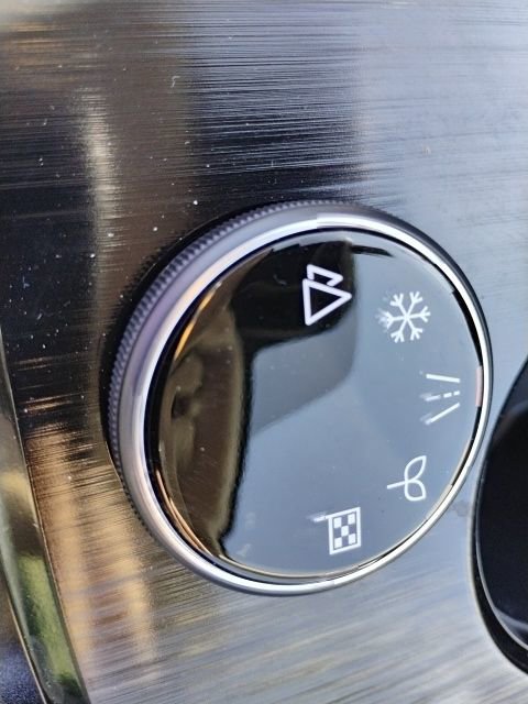 Used 2024 Nissan Rogue SV w/ SV Premium Package image 18