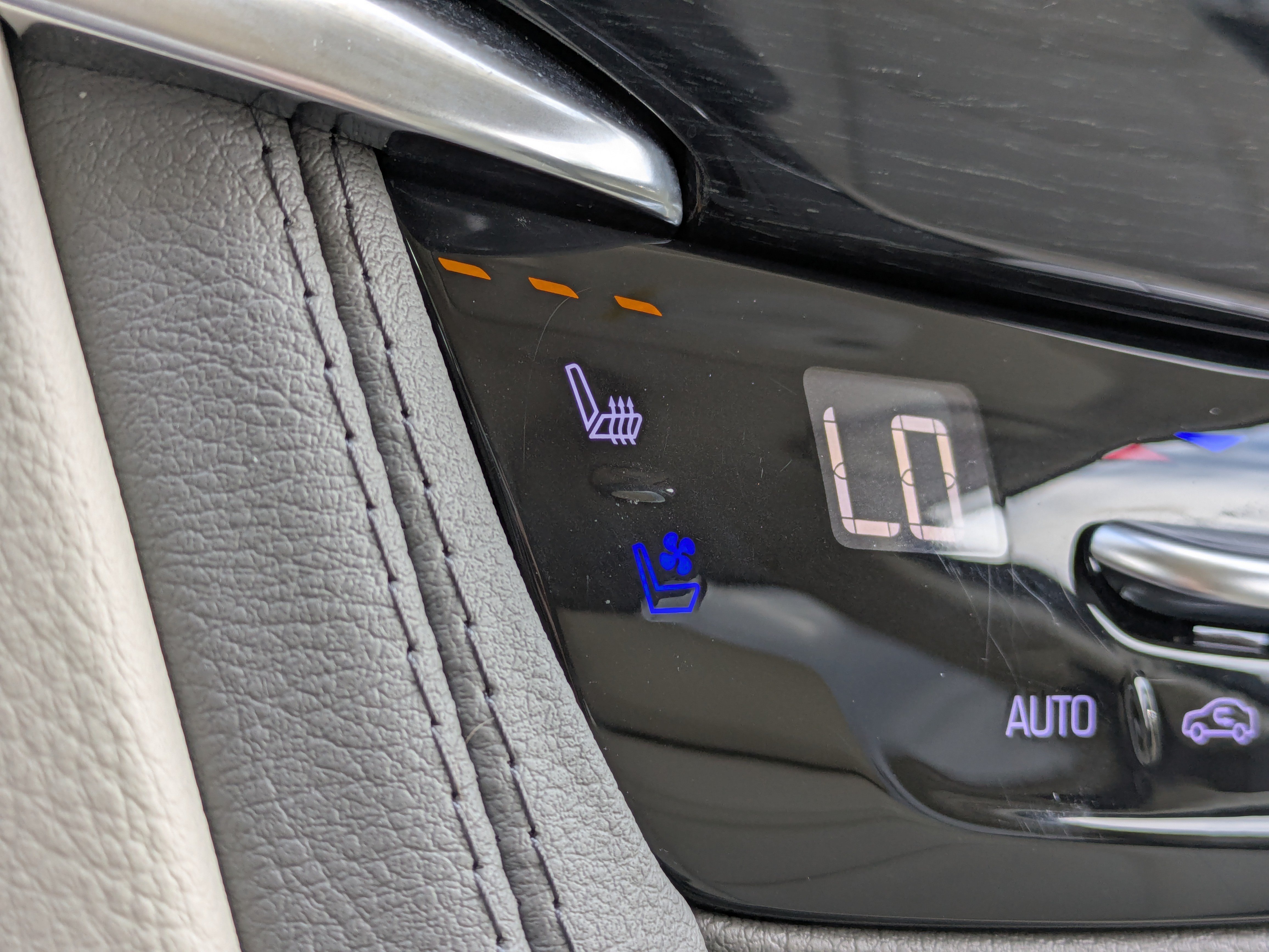 Certified 2024 Cadillac XT6 Premium Luxury FWD image 29