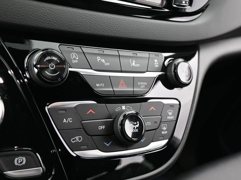 Used 2026 Chrysler Voyager LX image 17