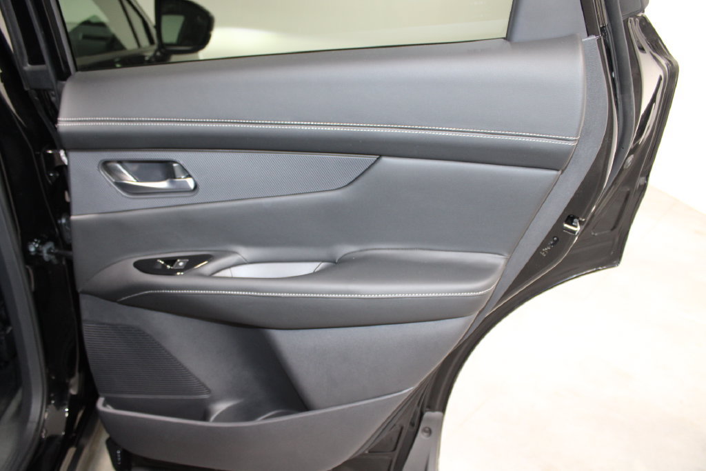 Used 2025 Nissan Murano SL AWD/4WD image 27