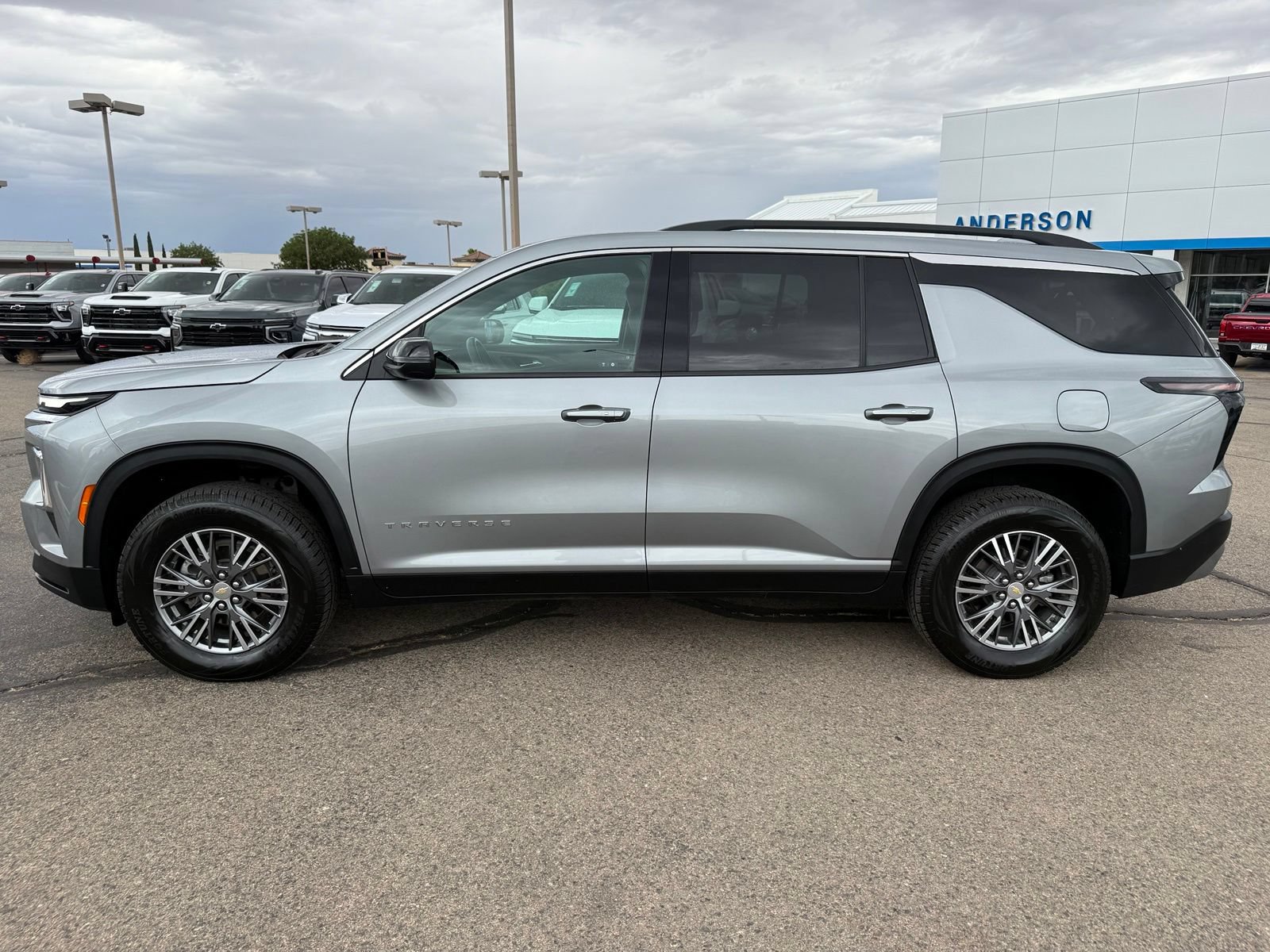 Certified 2025 Chevrolet Traverse LT FWD image 10
