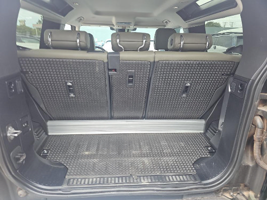 Used 2023 Land Rover Defender 90 S AWD/4WD image 14