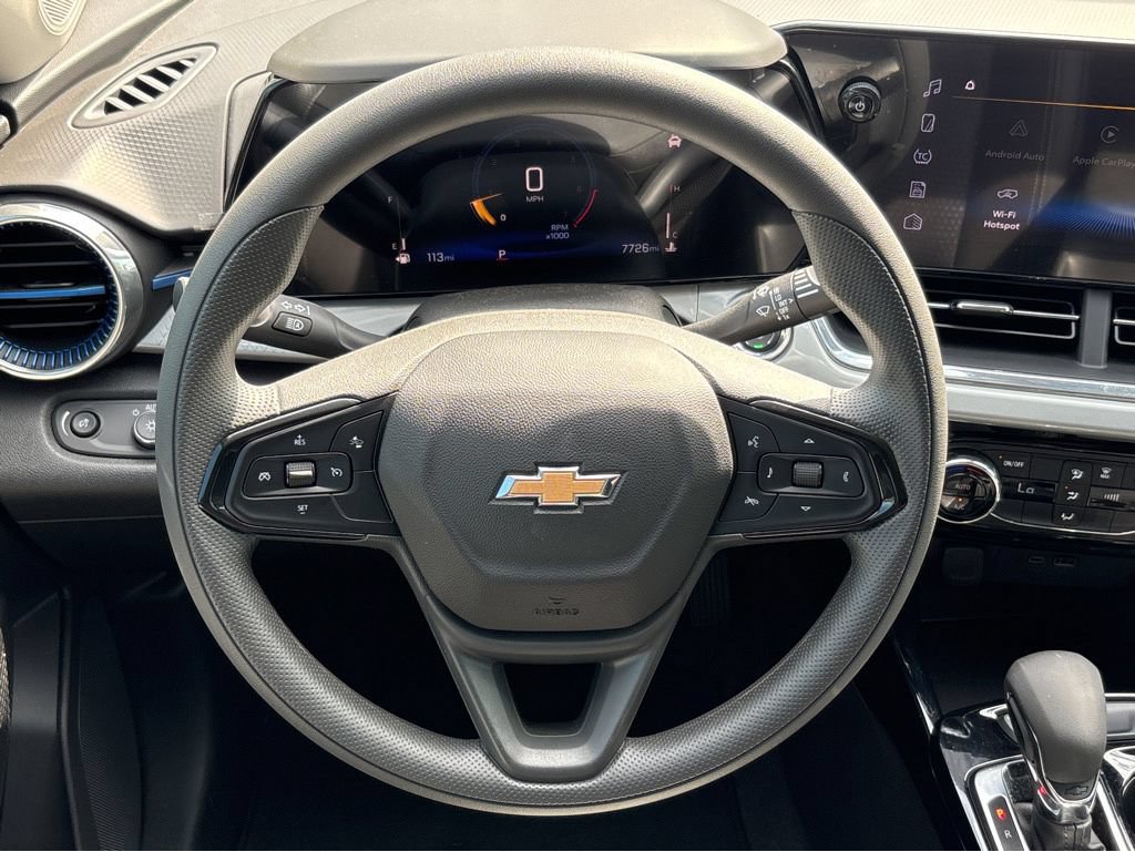 Used 2025 Chevrolet Trax LT FWD image 11