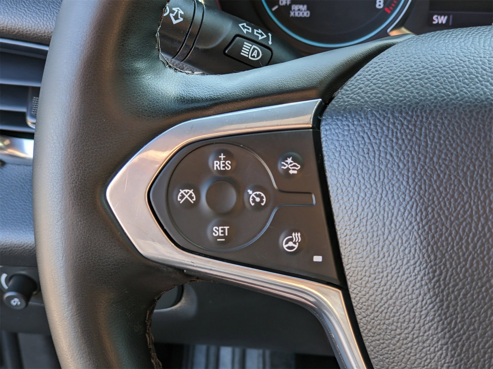 Used 2023 Chevrolet Traverse LT image 29