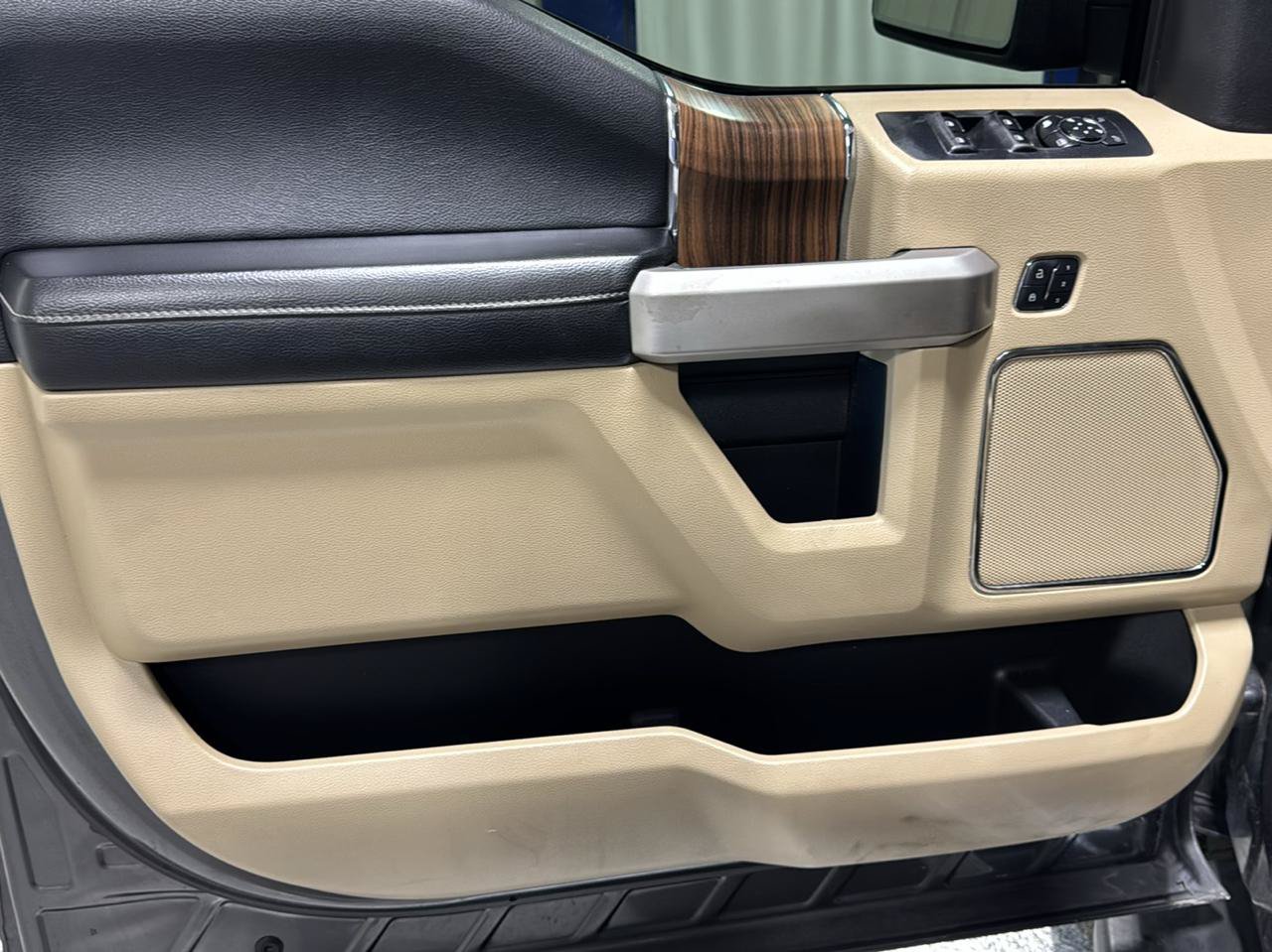 Used 2015 Ford F150 Lariat AWD/4WD image 17