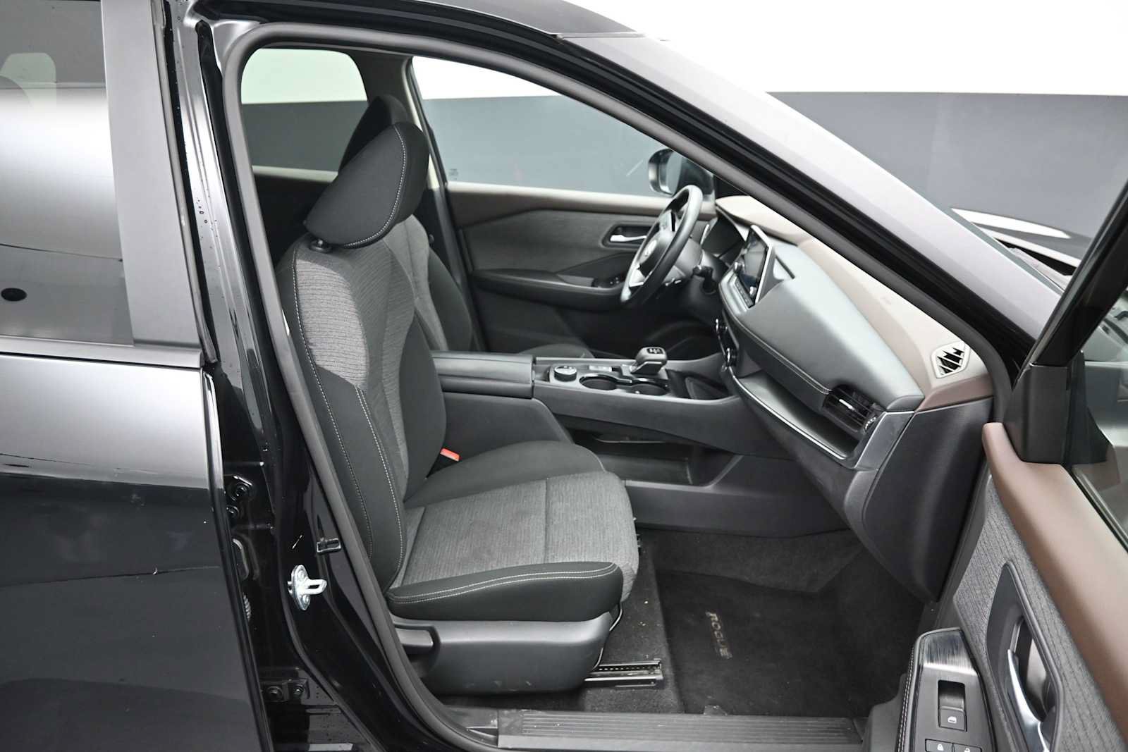 Used 2023 Nissan Rogue SV AWD/4WD image 11