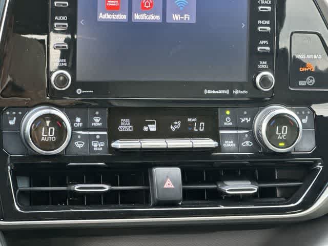 Used 2020 Toyota Highlander XLE AWD/4WD image 15
