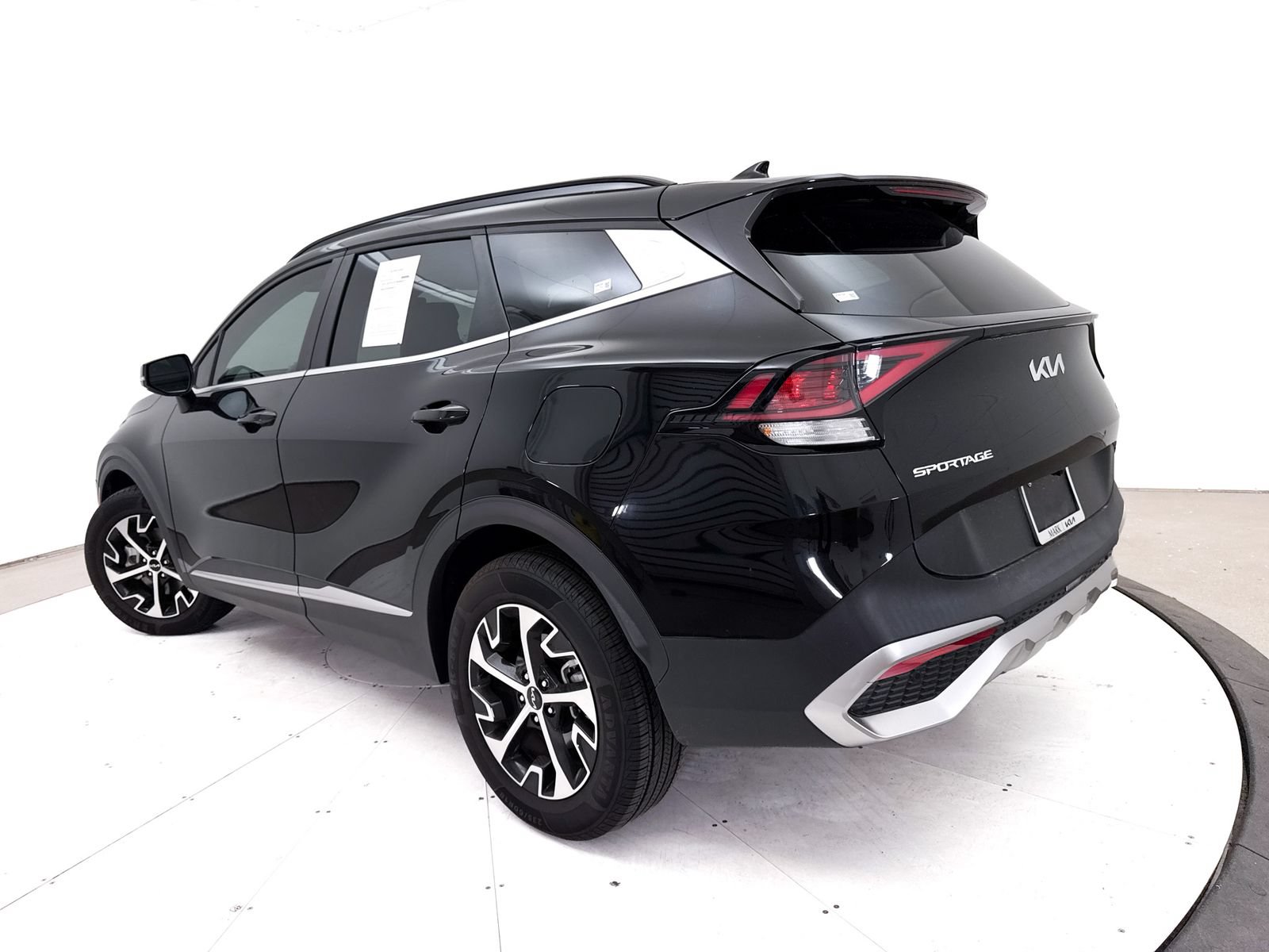 Used 2023 Kia Sportage EX w/ EX Premium Package AWD/4WD image 2
