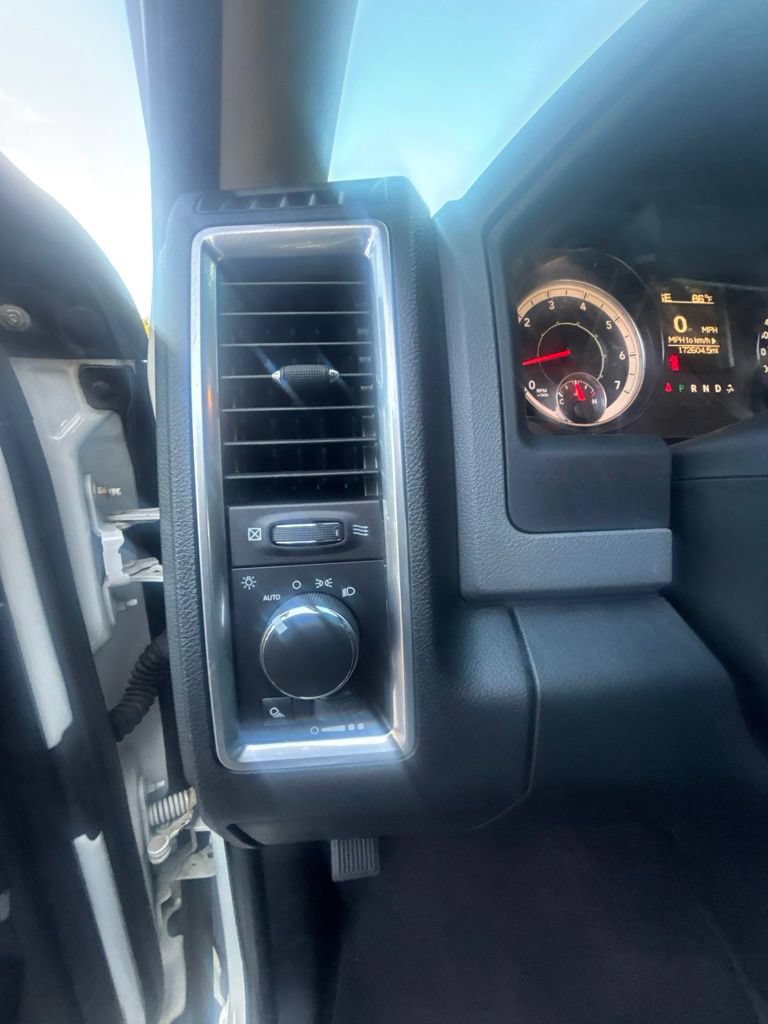 Used 2016 RAM 1500 Classic SLT RWD image 14