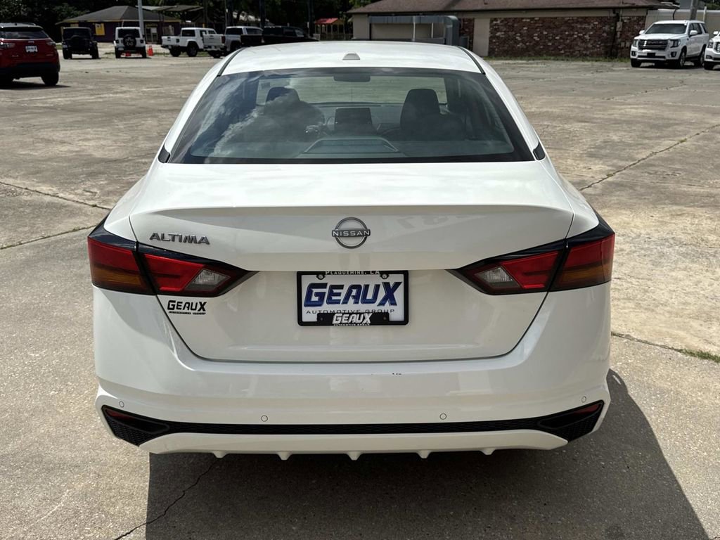 Used 2025 Nissan Altima 2.5 SV FWD image 11