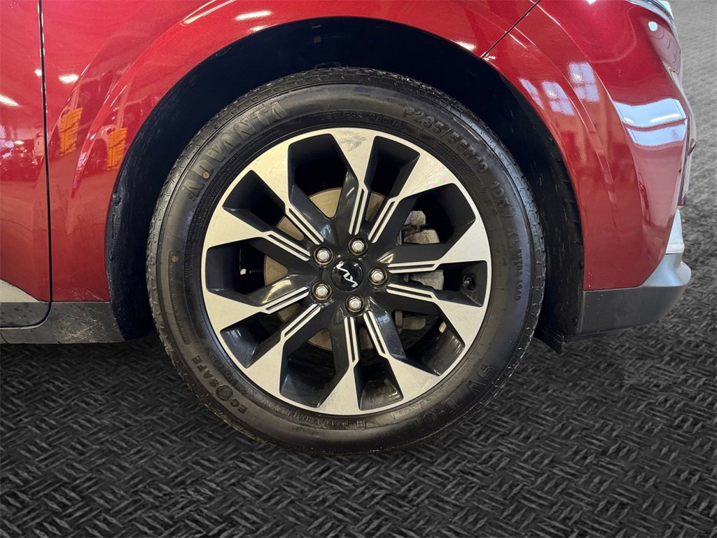 Certified 2024 Kia Carnival EX image 11