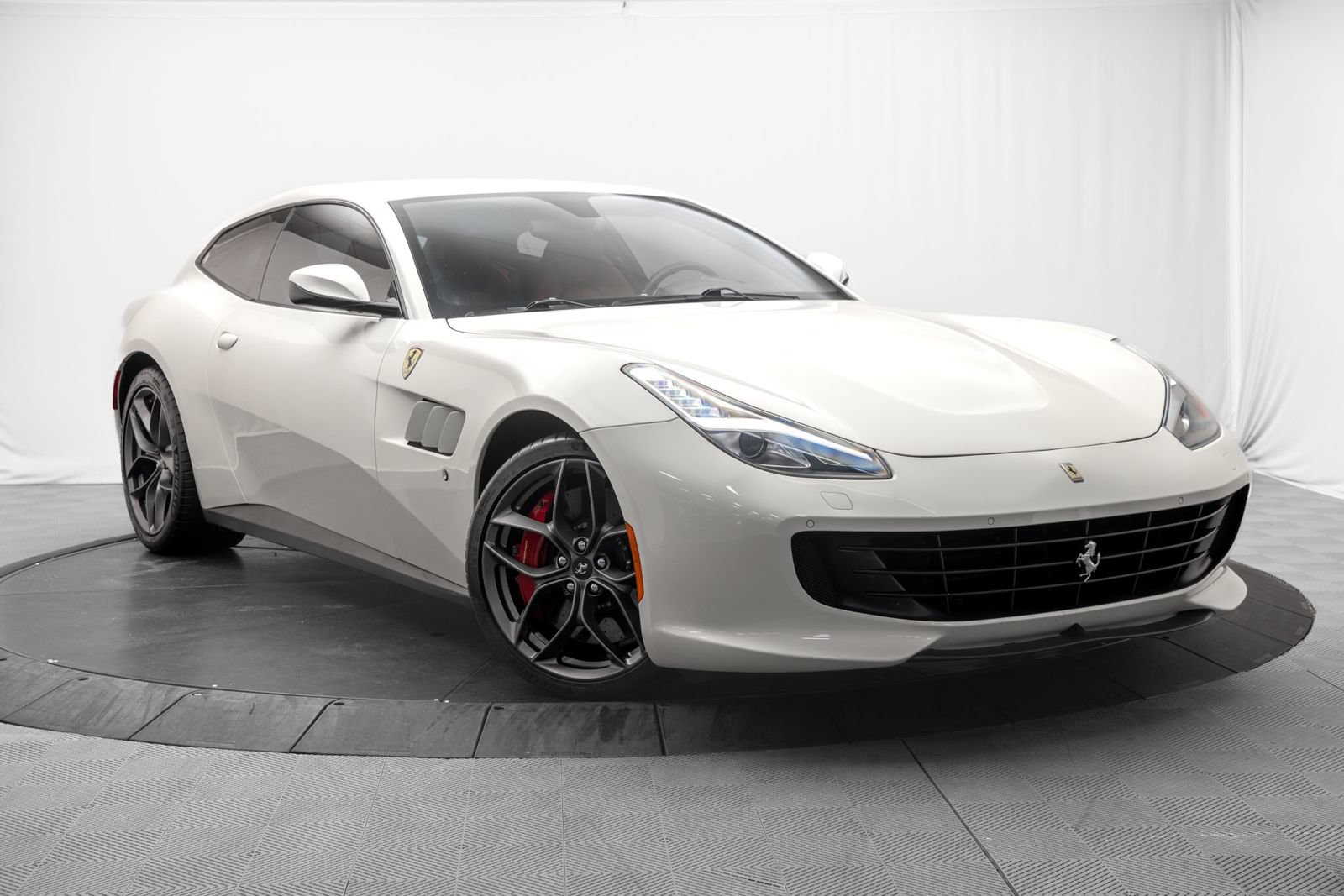 Used 2018 Ferrari GTC4Lusso T RWD image 1