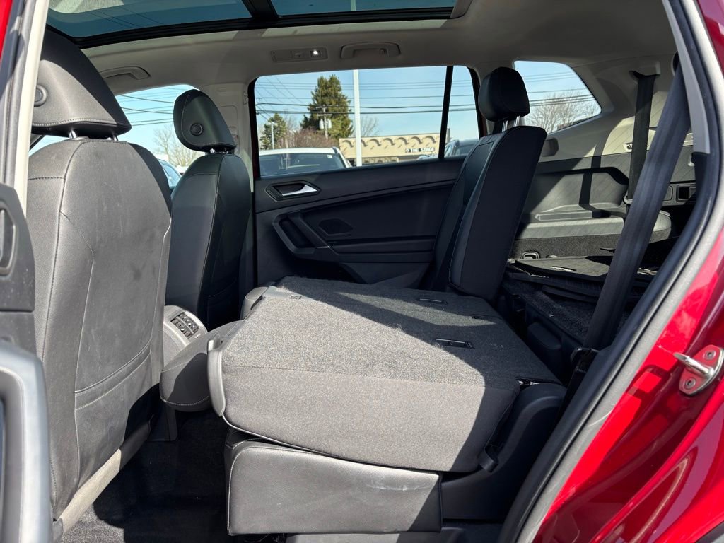 Used 2020 Volkswagen Tiguan SE w/ Panoramic Sunroof Package image 22