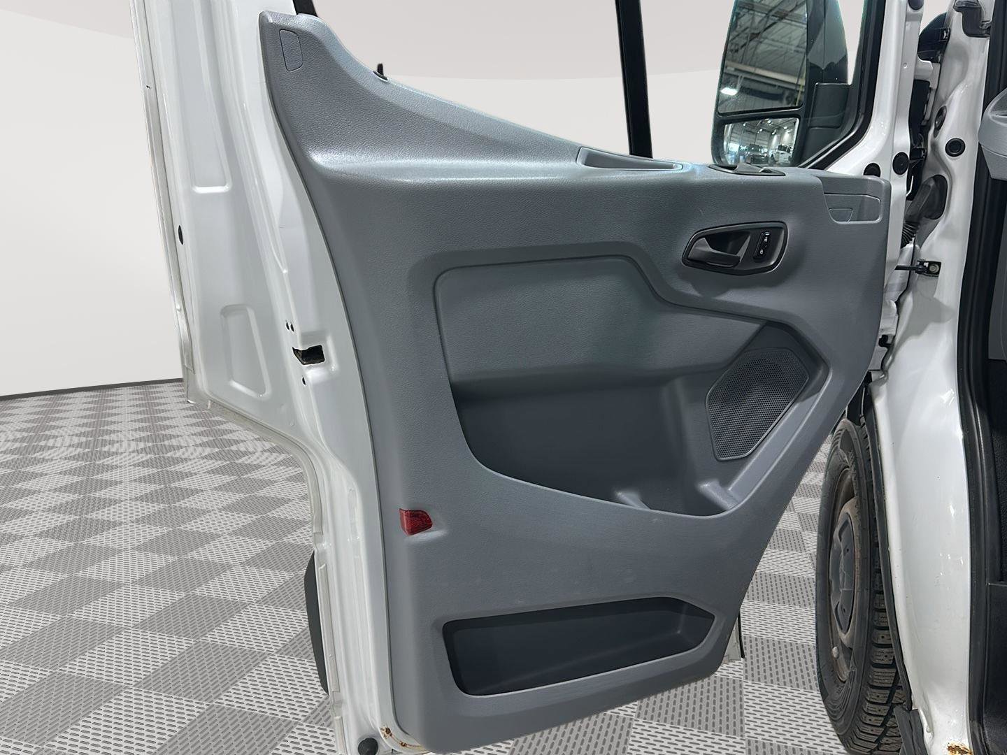 Used 2018 Ford Transit 350 XL image 18