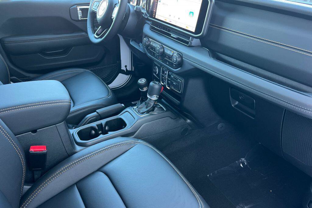 New 2026 Jeep Gladiator Sport AWD/4WD image 15