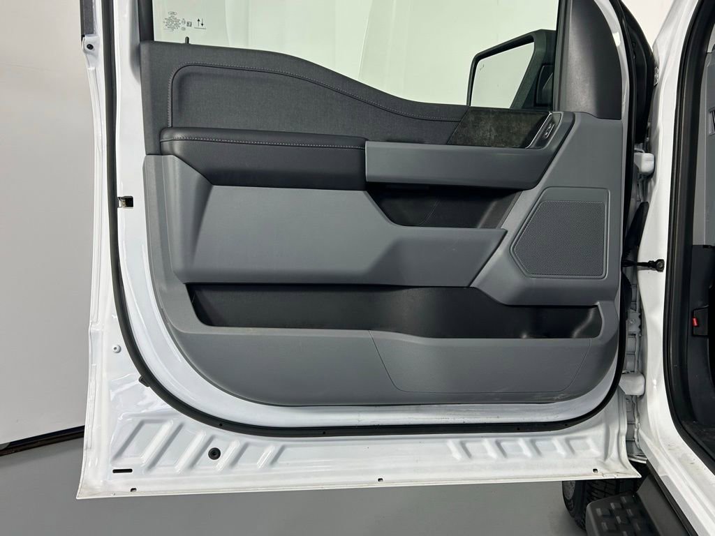 Used 2022 Ford F150 Lightning XLT image 32