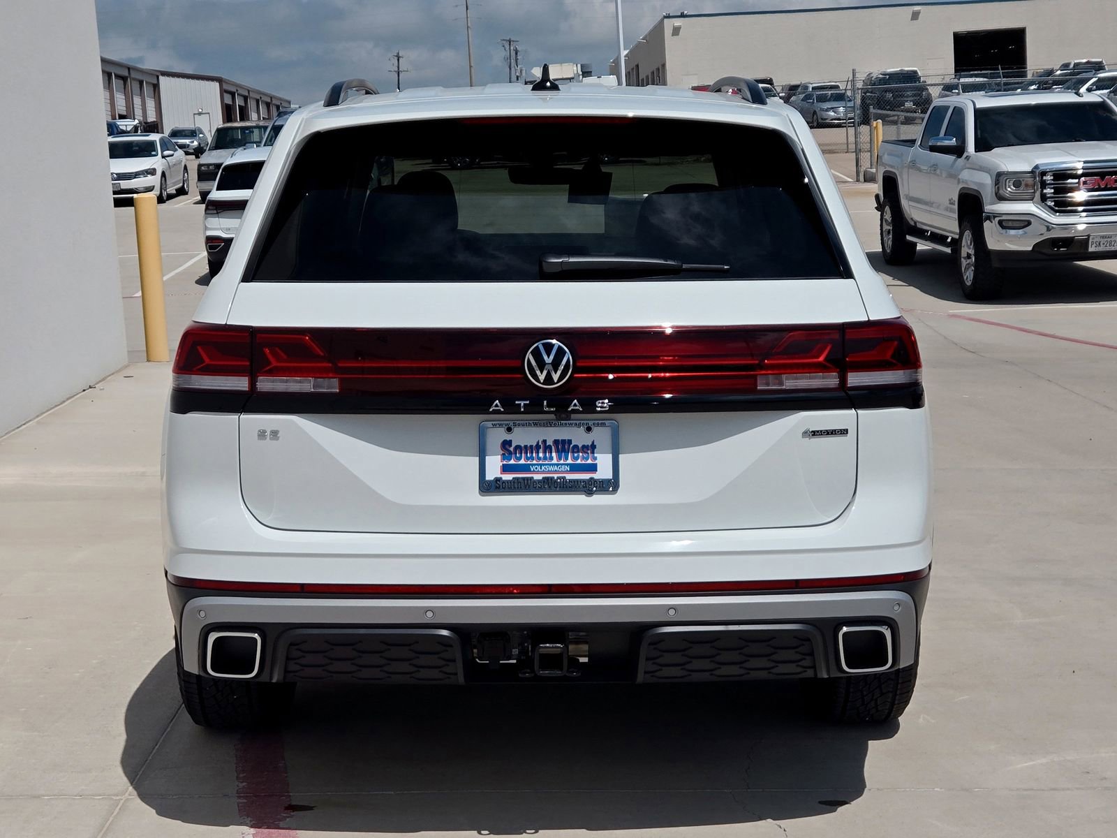 New 2025 Volkswagen Atlas Peak Edition SE image 5