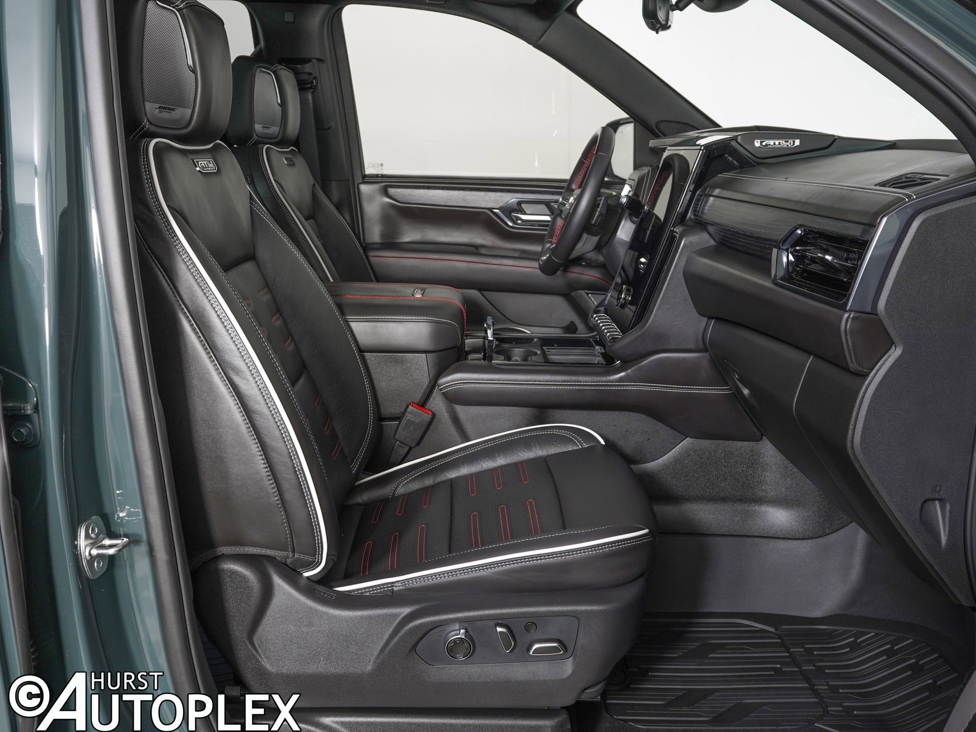 Used 2026 GMC Yukon AT4 Ultimate w/ LPO, Floor Liner Package AWD/4WD image 9