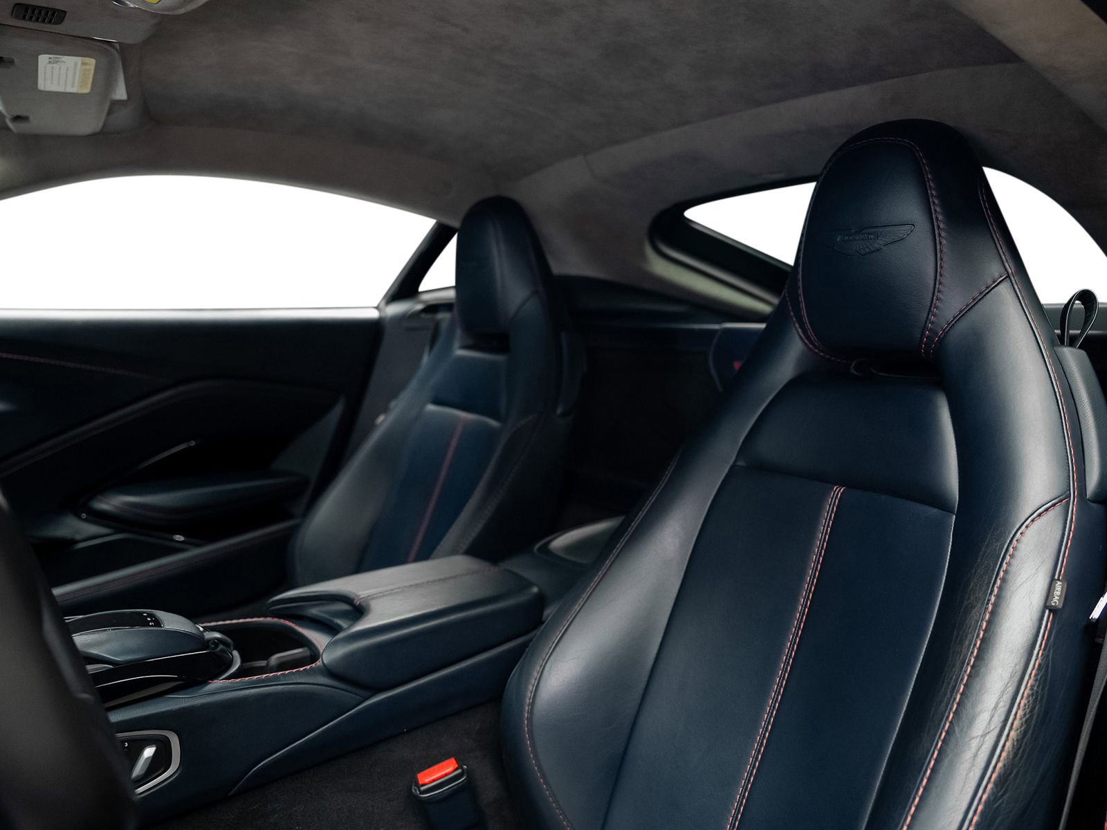 Used 2020 Aston Martin V8 Vantage Coupe RWD image 33