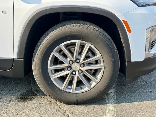 Used 2023 Chevrolet Traverse LS image 32