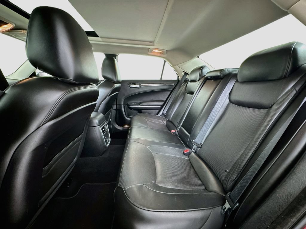 Used 2019 Chrysler 300 Limited RWD image 21