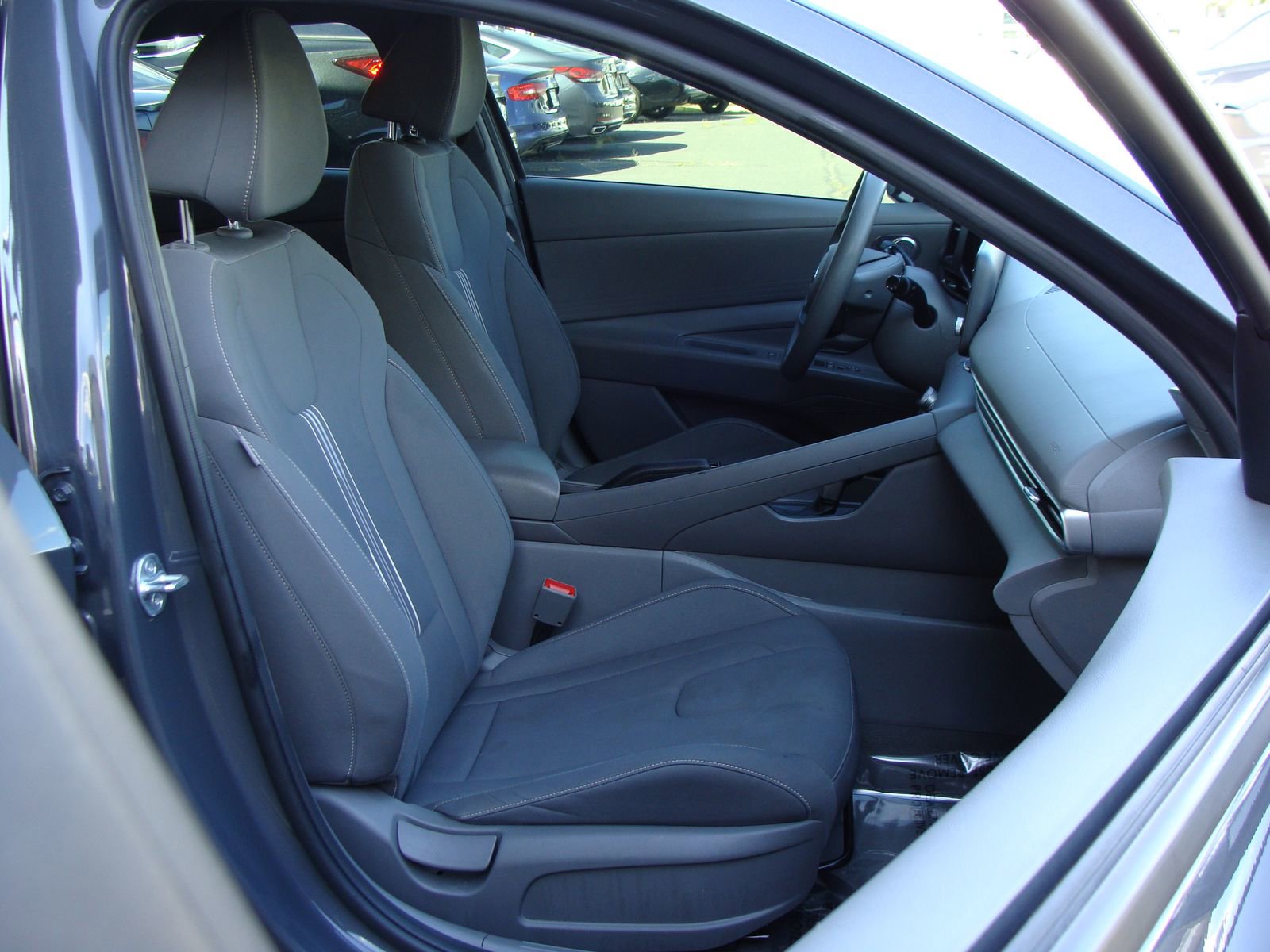 Used 2023 Hyundai Elantra SEL w/ Preferred Accessory Package image 10