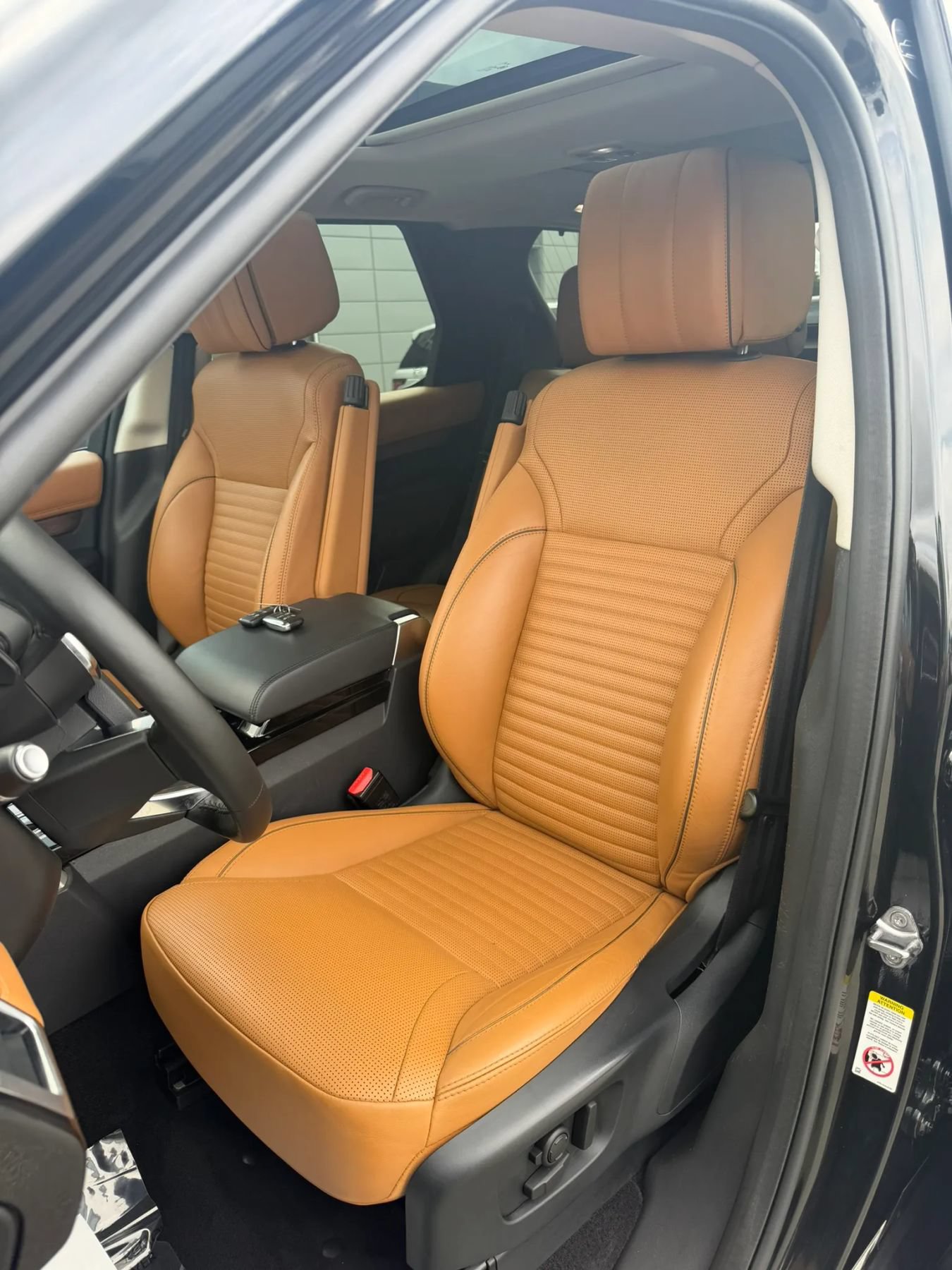 Used 2017 Land Rover Discovery HSE Luxury AWD/4WD image 6