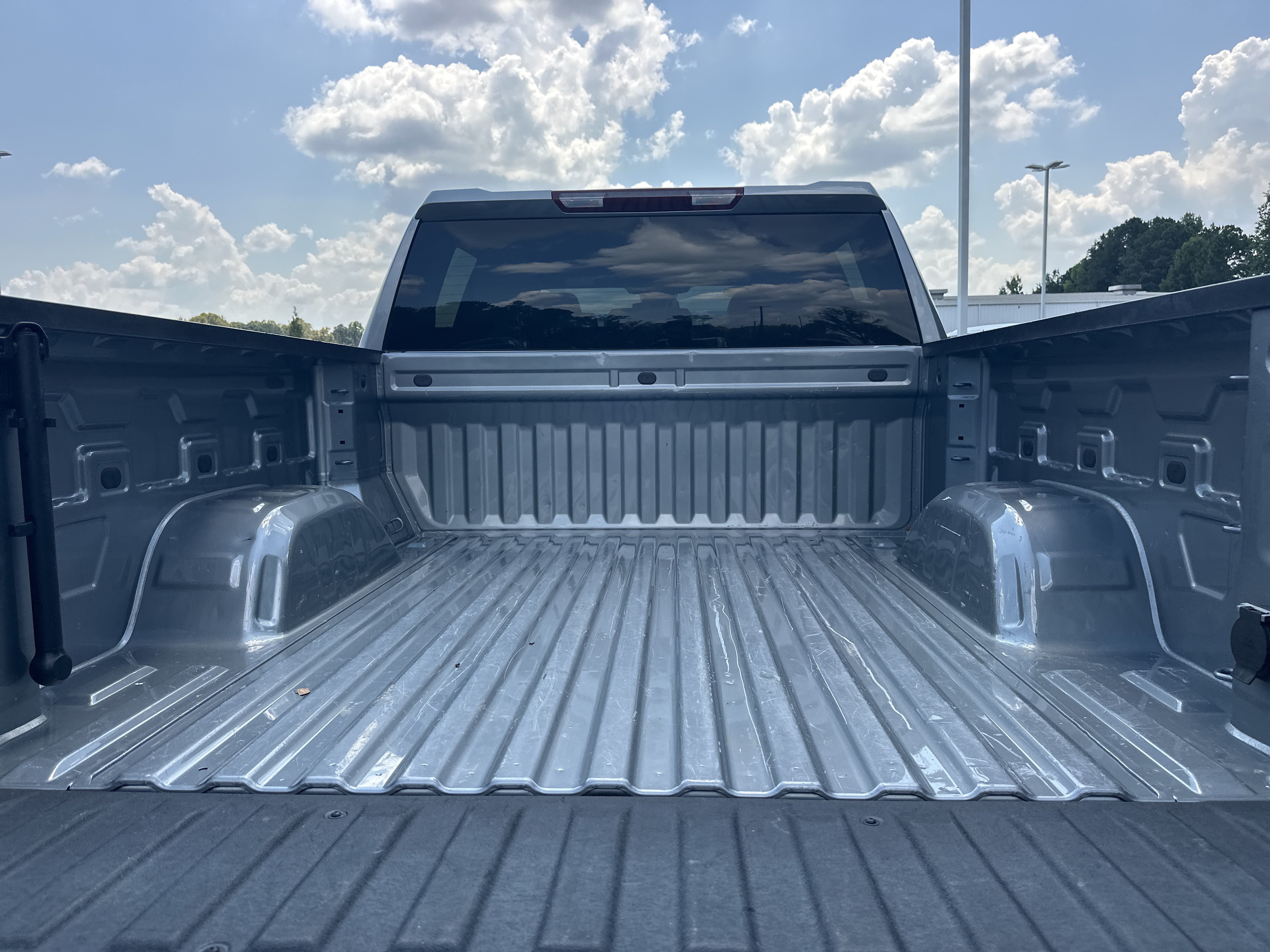 Used 2025 GMC Sierra 1500 SLT AWD/4WD image 19