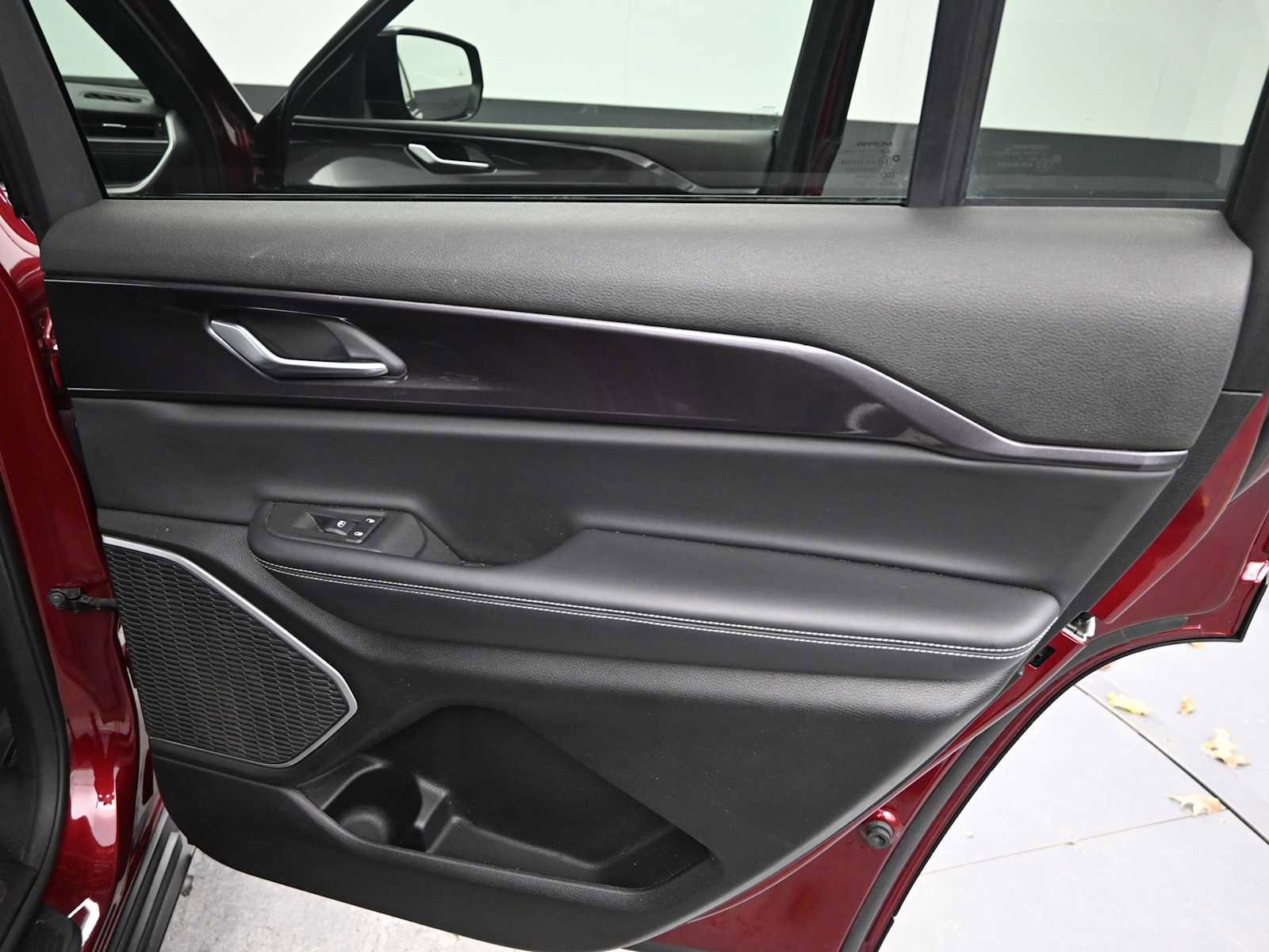 Used 2021 Jeep Grand Cherokee L Laredo image 22