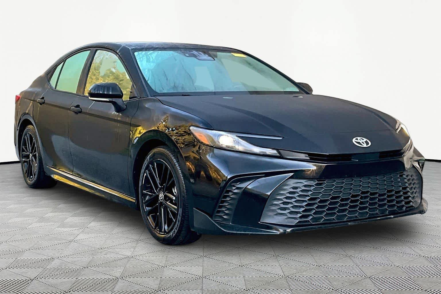 Used 2025 Toyota Camry SE FWD image 2