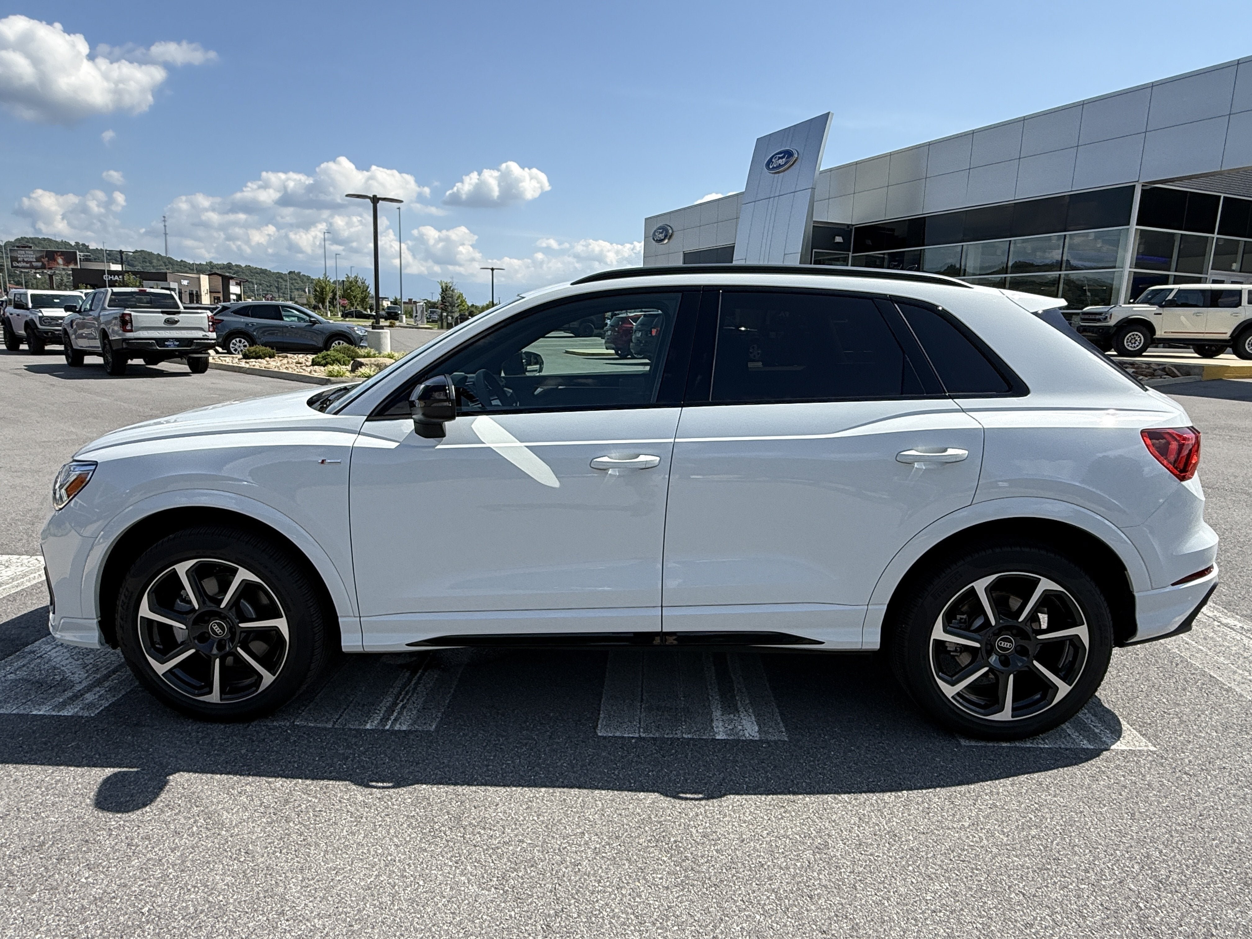 Used 2025 Audi Q3 2.0T Premium Plus AWD/4WD image 8