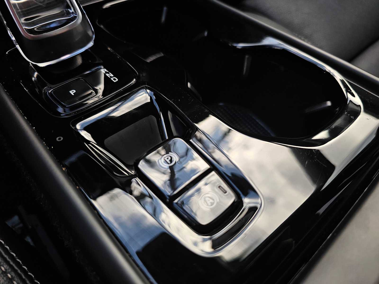 Used 2025 Volvo XC40 B5 Plus w/ Protection Package Premier image 39