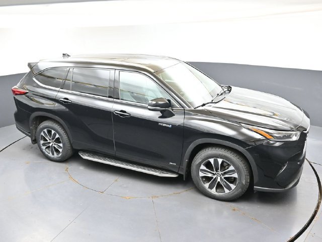 Used 2021 Toyota Highlander XLE AWD/4WD image 43