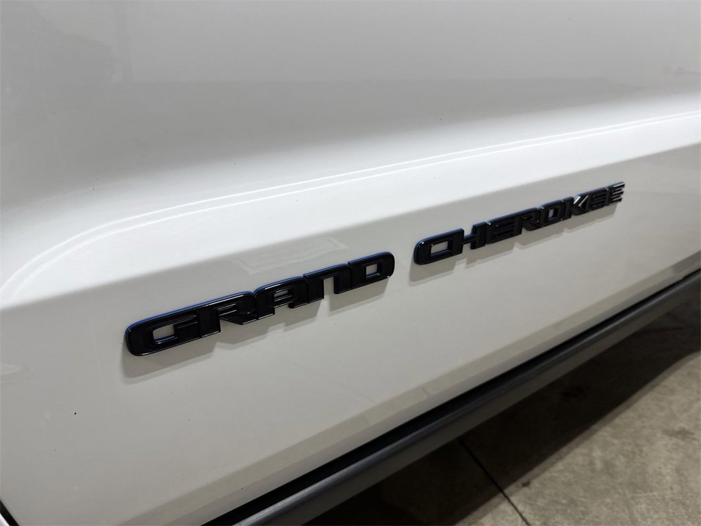 Used 2018 Jeep Grand Cherokee Laredo image 27