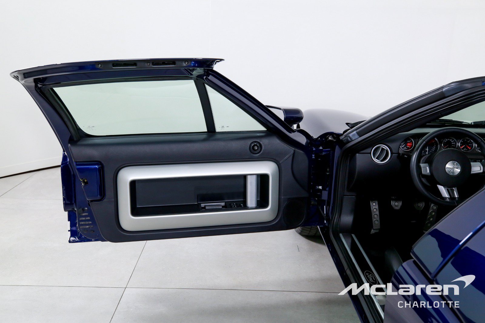 Used 2005 Ford GT RWD image 10