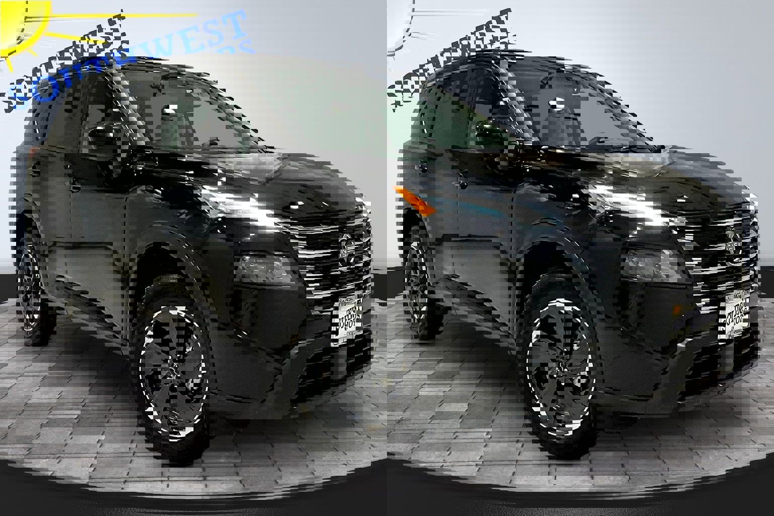 Used 2025 Nissan Rogue SV image 3