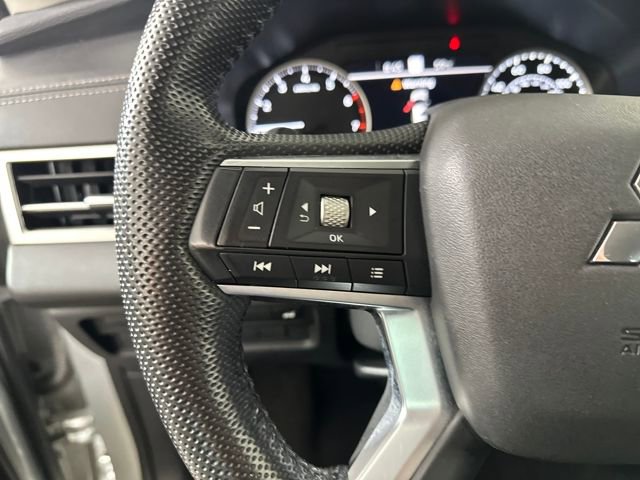 Used 2023 Mitsubishi Outlander SE image 15