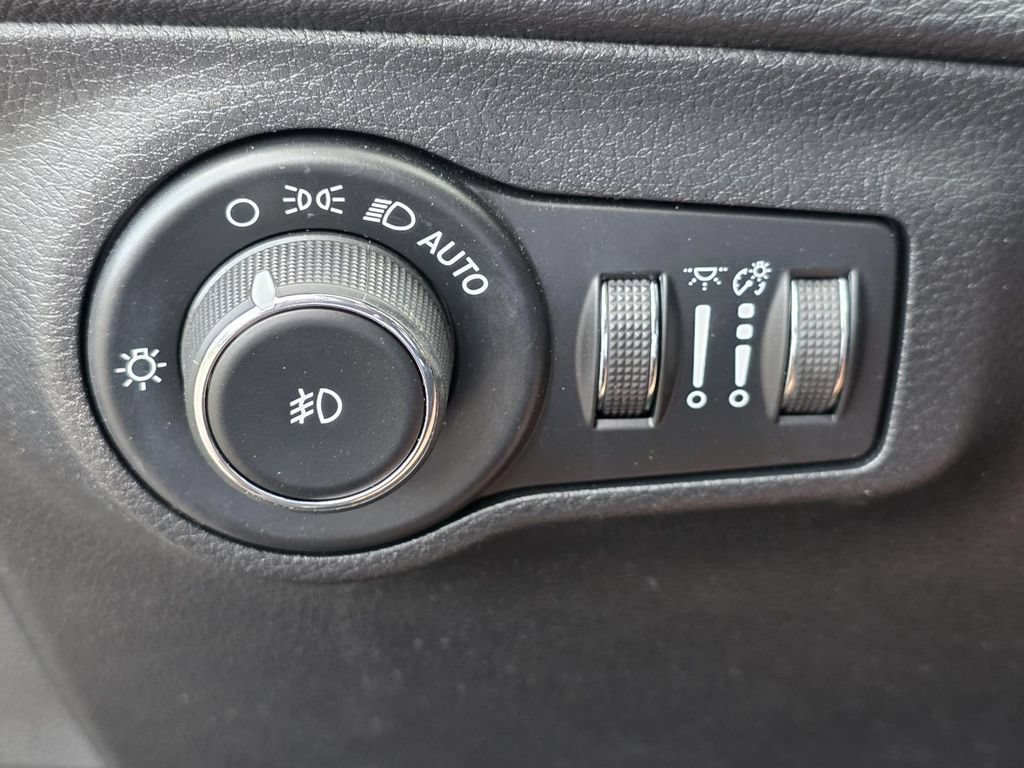 Used 2019 Jeep Compass Latitude FWD image 22
