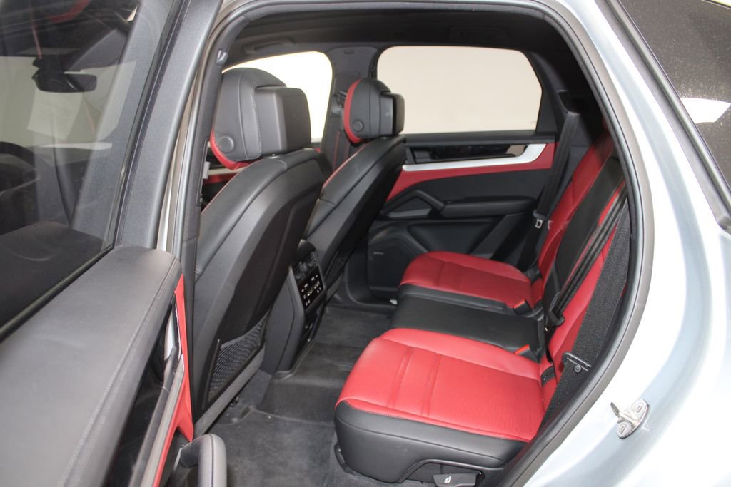 Used 2024 Porsche Cayenne image 18