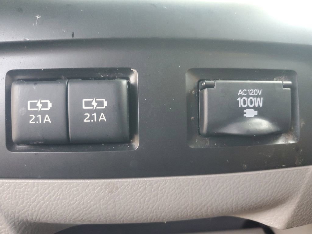 Used 2019 Toyota Sienna XLE image 13