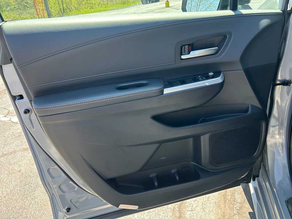Used 2025 Toyota Sienna XLE Woodland Edition AWD/4WD image 18