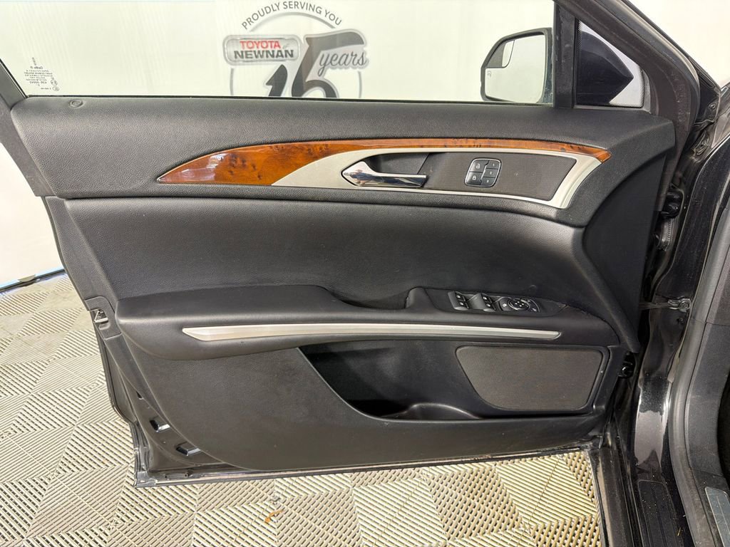 Used 2015 Lincoln MKZ Hybrid image 10